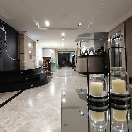 Hotel Room 2*