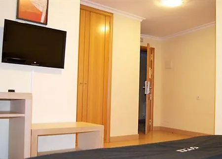 Hotel Room 2* Ποντεβέντρα