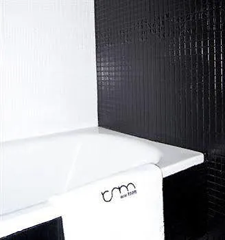 Hotel Room מלון 2*